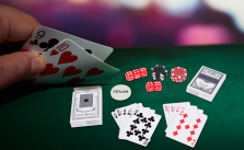 Chia sẻ người chơi lợi ích và tình huống nên sử dụng bluff trong Poker