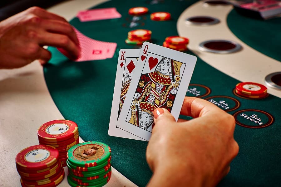 Người mới nên chuẩn bị tốt những kinh nghiệm sau để khi chơi bài Baccarat có thể kiếm tiền về