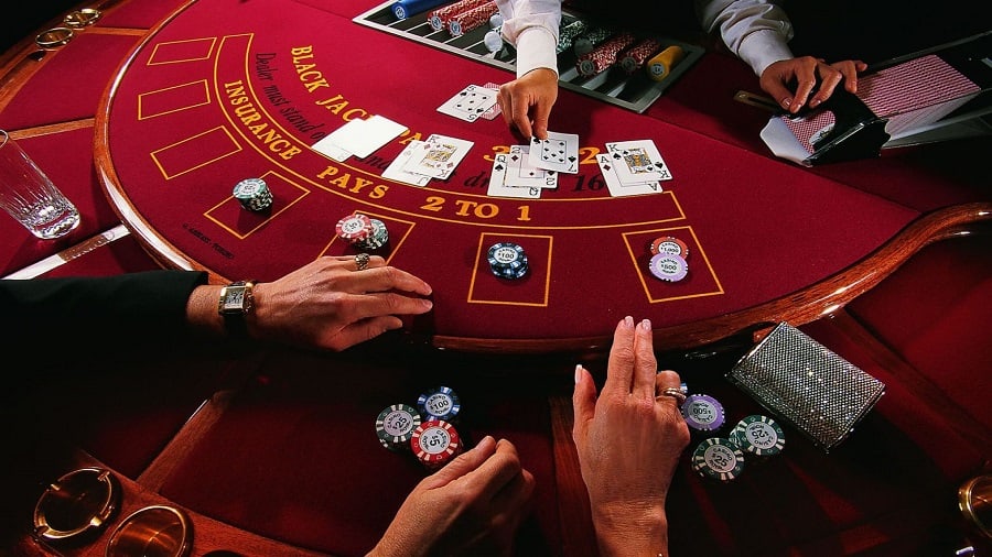 Những chỉ dẫn cơ bản để người mới chơi Blackjack có cơ hội kiếm tiền tốt